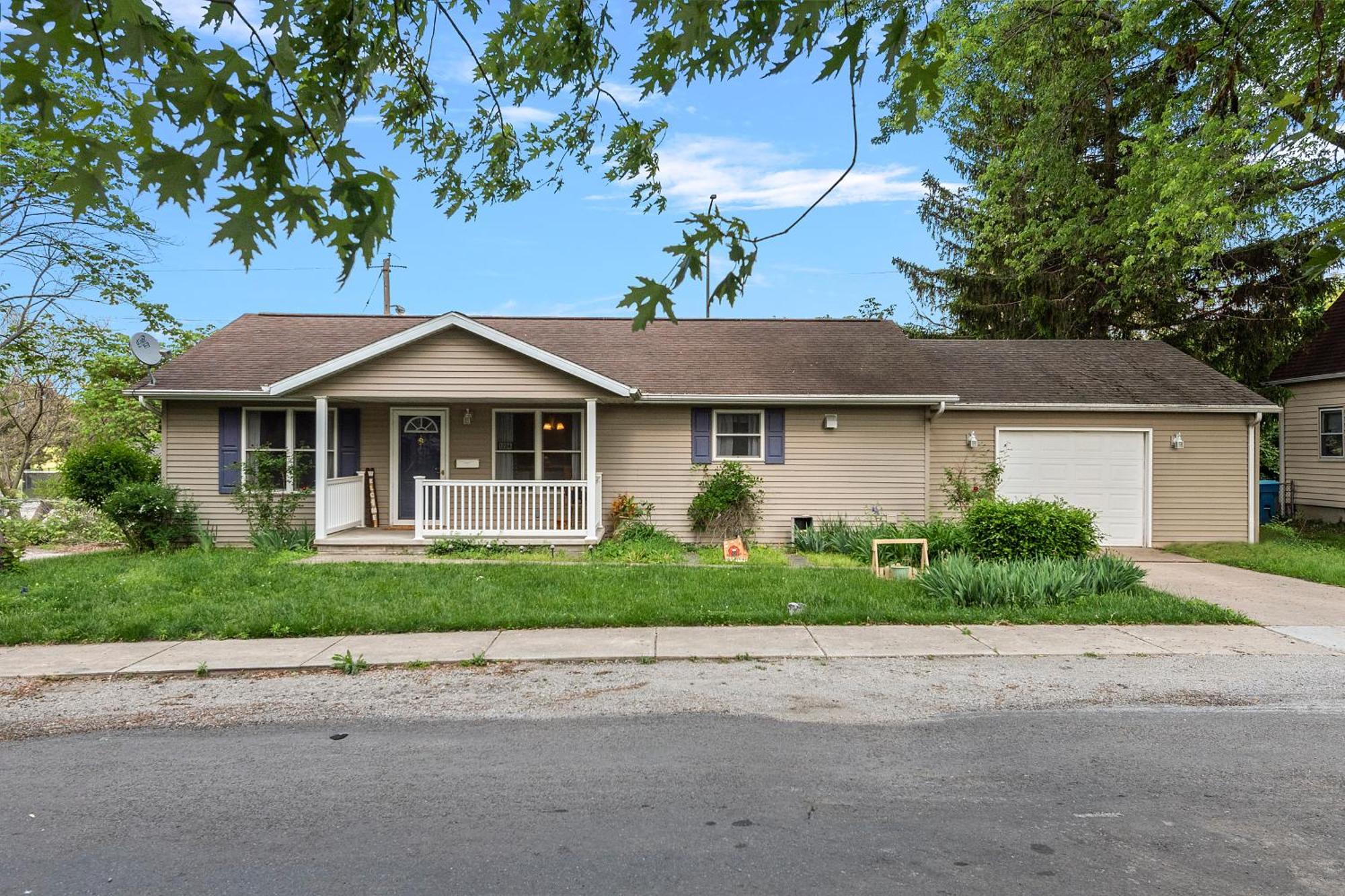 Modern Bungalow Home With Mid-Century Flair Springfield Zewnętrze zdjęcie