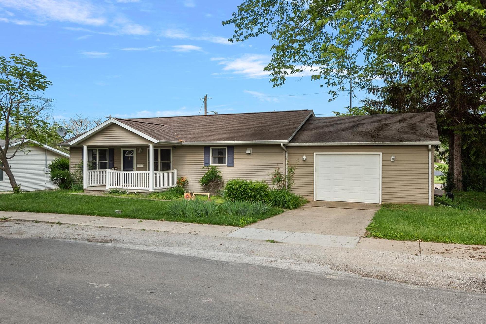 Modern Bungalow Home With Mid-Century Flair Springfield Zewnętrze zdjęcie